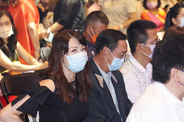 二婚二離！51歲女星「公開好消息」連女兒都支持　「甜蜜同框教授男友」羞喊身上全都優點