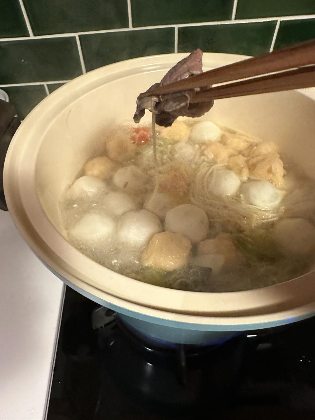 病魔折磨4年！陳文茜「搬回故鄉」開心宣布：像殭屍一樣復活了　手顫抖堅持煮火鍋「吃完癱軟在地」
