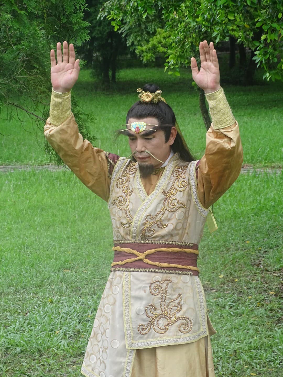 被電視台封殺！《戲說》男星「被目擊夜市擺攤」大方打招呼　「悄悄復出了」44歲曝好消息