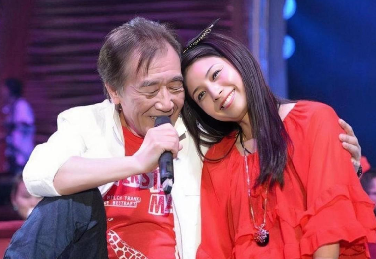 2婚2離！82歲歌王因事業「2次放棄家庭」　再婚娶「小33歲的女兒閨蜜為妻」結婚近況曝光
