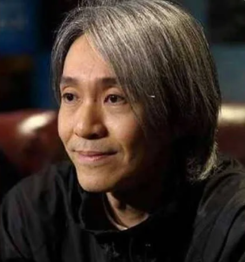 捕獲野生大咖男星！「暴瘦滿頭白髮」60歲模樣流出網嘆：背影好孤獨　多年老友親曝他「健康狀況」