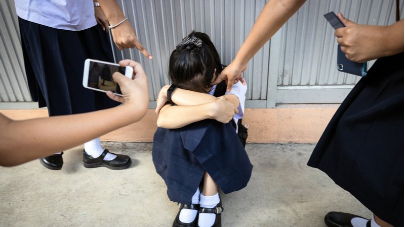 自掏腰包謀福利！霸氣爸花4萬「幫女兒全班換新桌椅」　反被砲轟「這種家長很討厭」兩派論戰吵不停