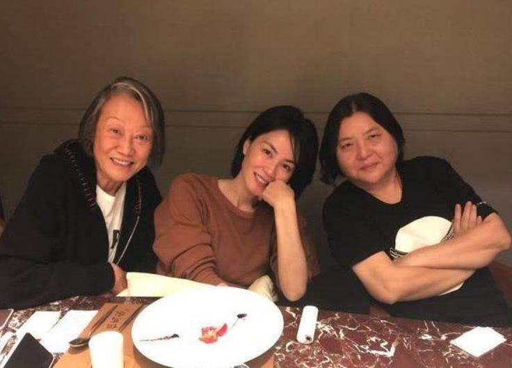 她捧紅王菲那英！冒險從黑道手中「救下林志玲」　卻幫人「養18年兒子」60歲至今未婚 