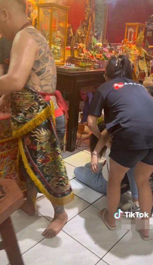 遭千年冤魂纏身!年輕女「被祂拿黑令旗索命」求助南投城隍爺 驅邪影片「邪笑對槓神明」:我要她死