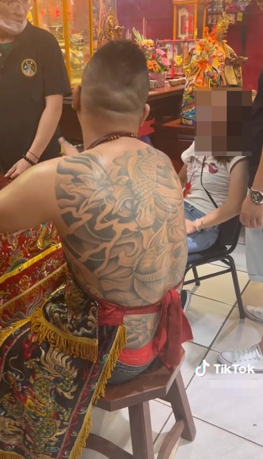 遭千年冤魂纏身!年輕女「被祂拿黑令旗索命」求助南投城隍爺 驅邪影片「邪笑對槓神明」:我要她死