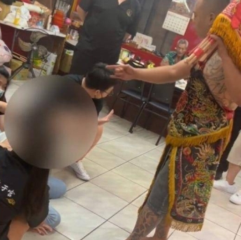 遭千年冤魂纏身!年輕女「被祂拿黑令旗索命」求助南投城隍爺 驅邪影片「邪笑對槓神明」:我要她死