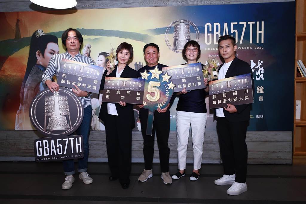 喪母暴瘦9公斤！唐美雲努力振作「在媽媽靈堂前報喜」　「仍欠千萬債務也甘願」終讓歌仔戲被看見