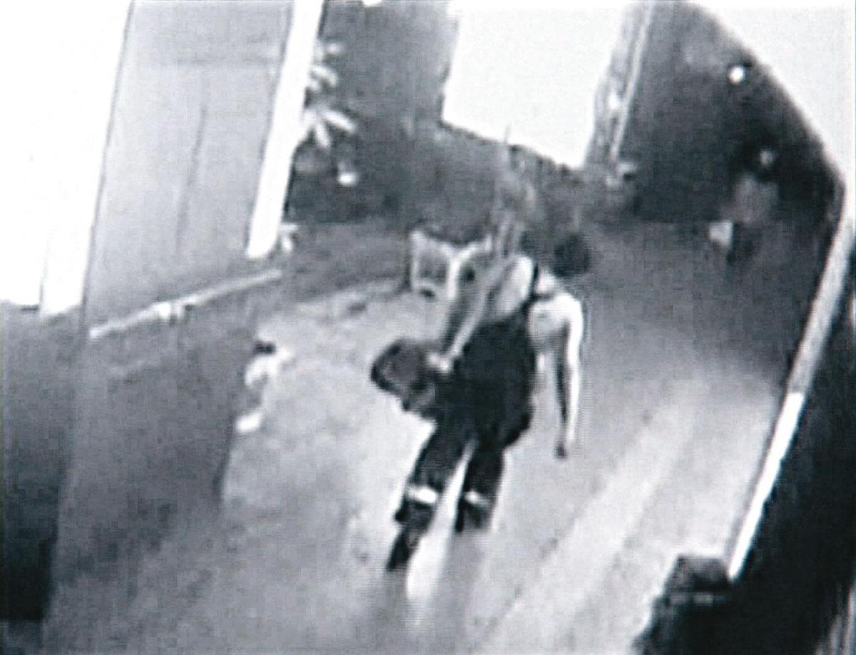 一家四口滅門慘案!警破門見「婚紗照留下血字」:恨,我要報仇 亡妻生前日記曝光「兇手身份警全愣住」