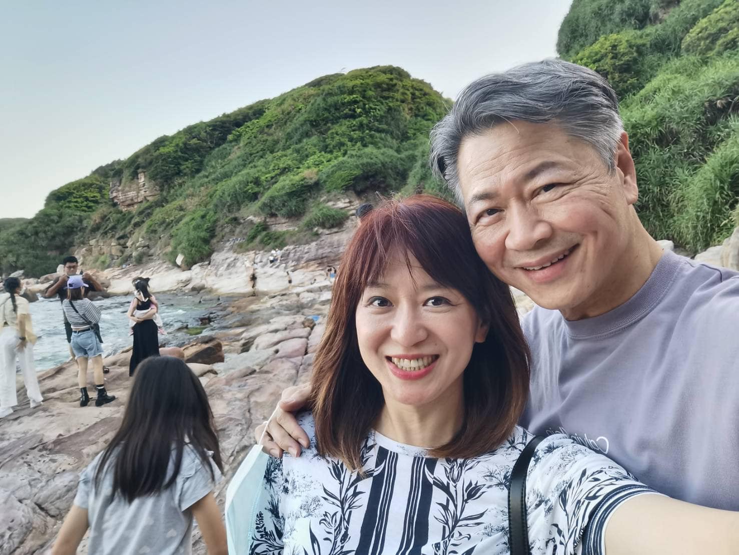 絕不惹周玉琴生氣！賴岳謙再放閃「求生慾爆發」曝愛妻守則　64歲喜迎第二春「網喊太配了」