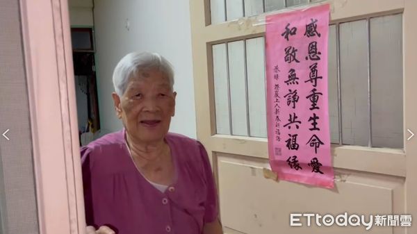 嘉義版陳樹菊！85歲退休師「低調行善40年」捐畢生積蓄　不裝冷氣省吃儉用「掏2700萬蓋14座橋」