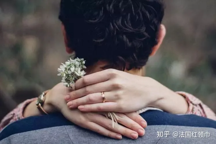 同時愛上小開！菜鳥記者「戰勝資深主播」爽嫁豪門　「多年後慘況曝」網嘆：真的別想靠男人
