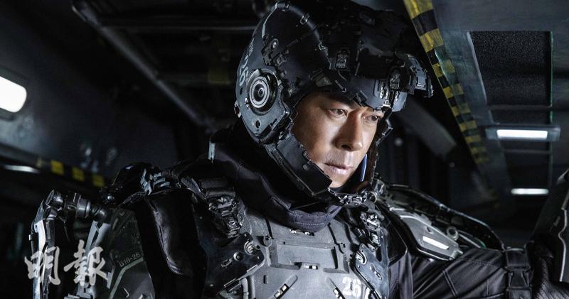 吃止痛藥苦撐！55歲古天樂「突右半身麻痺」入院動手術　醫生搖頭曝病況：「神經全壞了...」