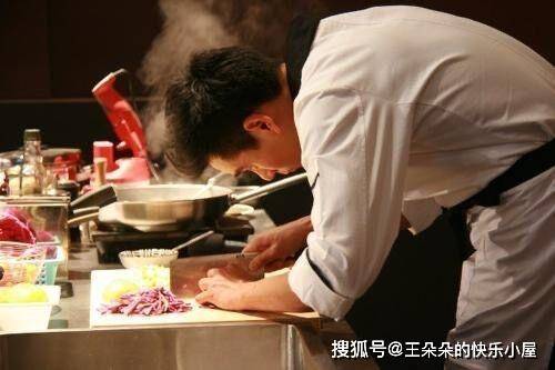 放暑假前夫來接女兒!我提前下班「一把推開門」 廚房裡看見的一幕「讓我決定復婚」