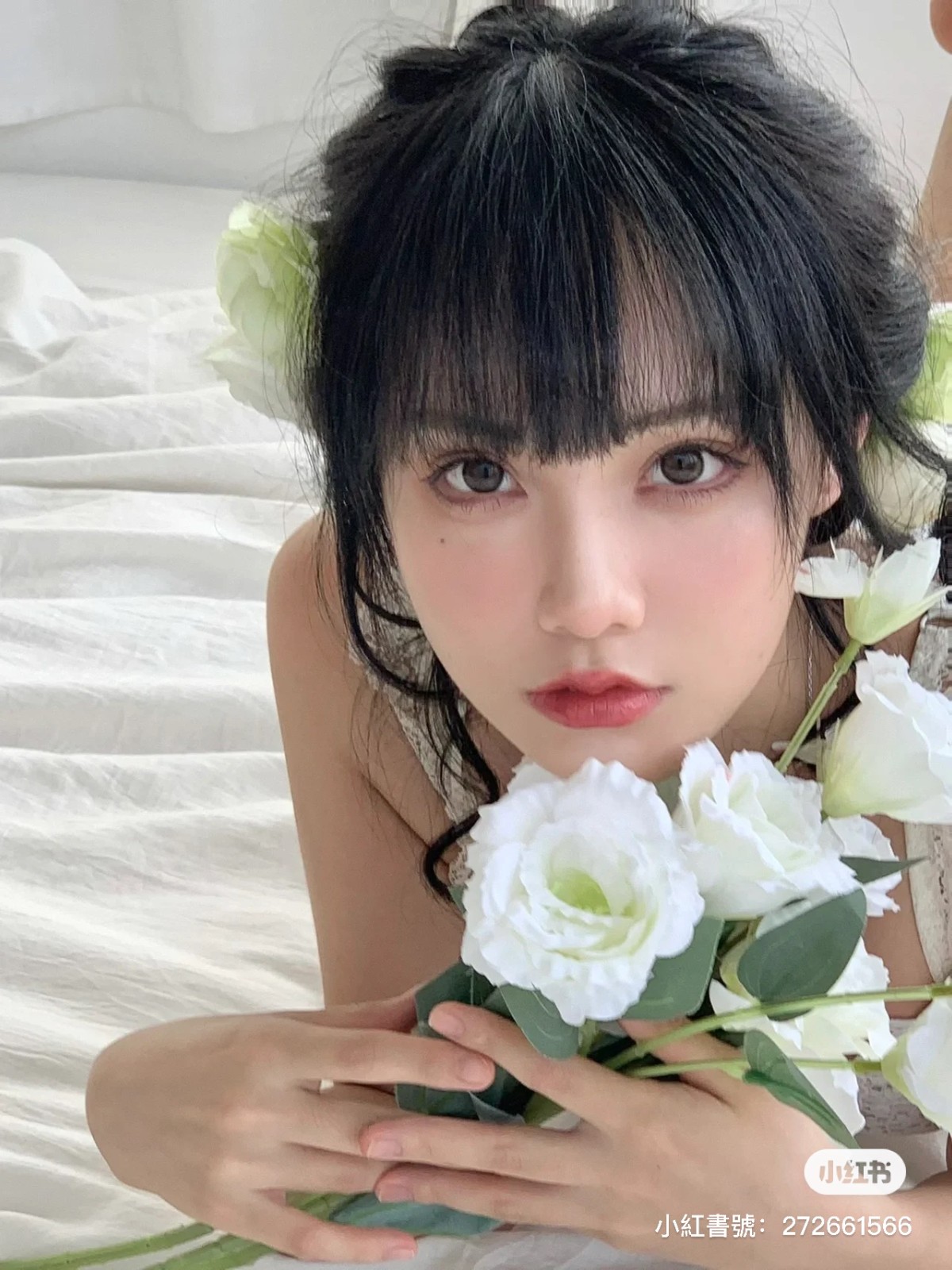 從動畫走出來!迪士尼樂園遇見「戴口罩的貝兒公主」仙氣爆發 變身「紅髮小美人魚」根本天使本尊❤️