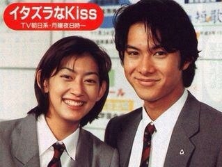 曾經的國民美少女！大咖女星「當年傻妹形象」爆紅　為愛淡出演藝圈「48歲凍齡美貌」太驚艷