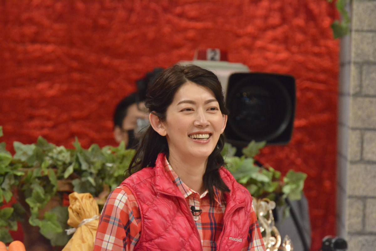 曾經的國民美少女！大咖女星「當年傻妹形象」爆紅　為愛淡出演藝圈「48歲凍齡美貌」太驚艷