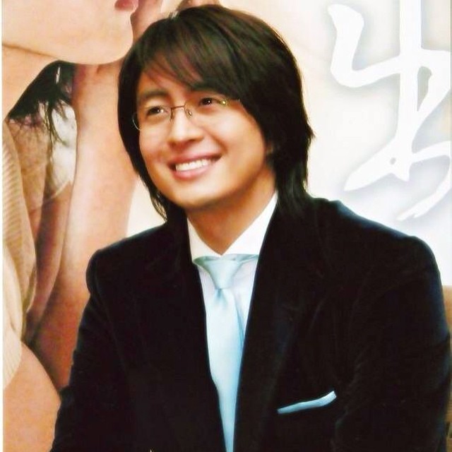 最強偶像劇始祖！男星「儒雅斯文形象」爆紅　半百現身「21年容顏沒變」晉升百億身家