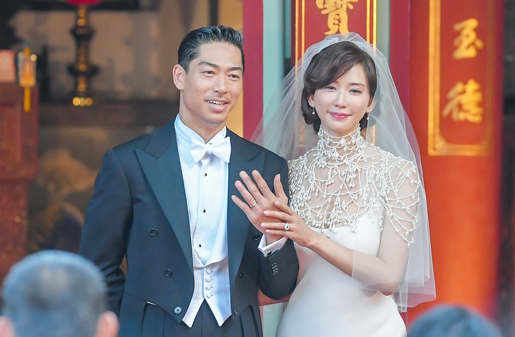 結婚3年罕放閃！林志玲「模仿日本尪熱舞」偷曬恩愛　20秒畫面「超狂顏值曝光」網驚：誰說她垮了