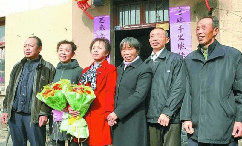 34年閨蜜！14歲就認識「兩女長相老是被說像」　一驗DNA「竟是雙胞胎姊妹」命運大不同