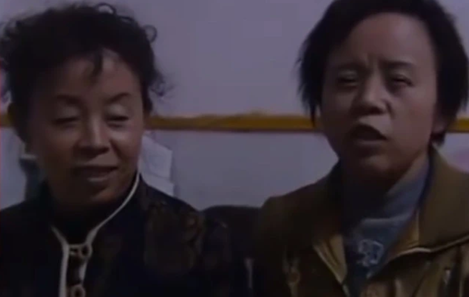 34年閨蜜！14歲就認識「兩女長相老是被說像」　一驗DNA「竟是雙胞胎姊妹」命運大不同