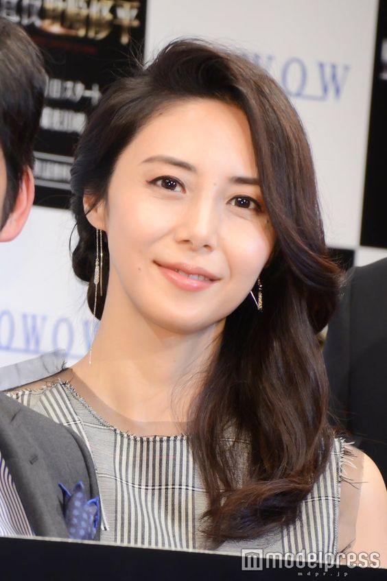 當年紅遍全台！資深女星「憑藉清純美貌」成夢中情人　如今51歲「臉上多了歲月痕跡」近照瘋傳