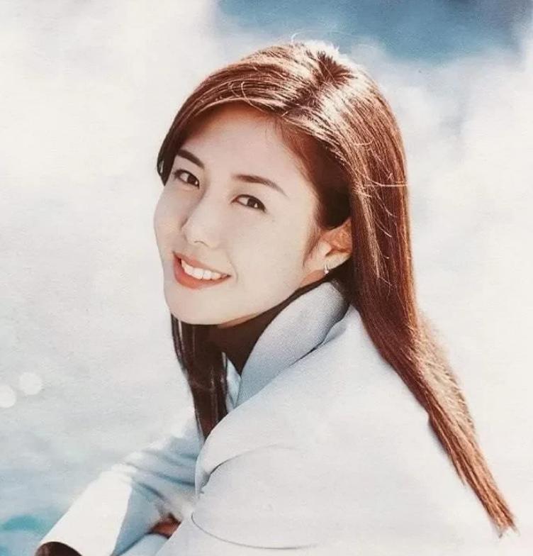 當年紅遍全台！資深女星「憑藉清純美貌」成夢中情人　如今51歲「臉上多了歲月痕跡」近照瘋傳