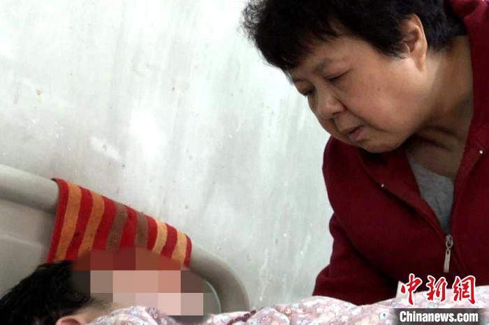負債百萬不後悔！父母四處借錢「堅持照顧植物人女兒」　守護7年終於盼到「最美奇蹟」