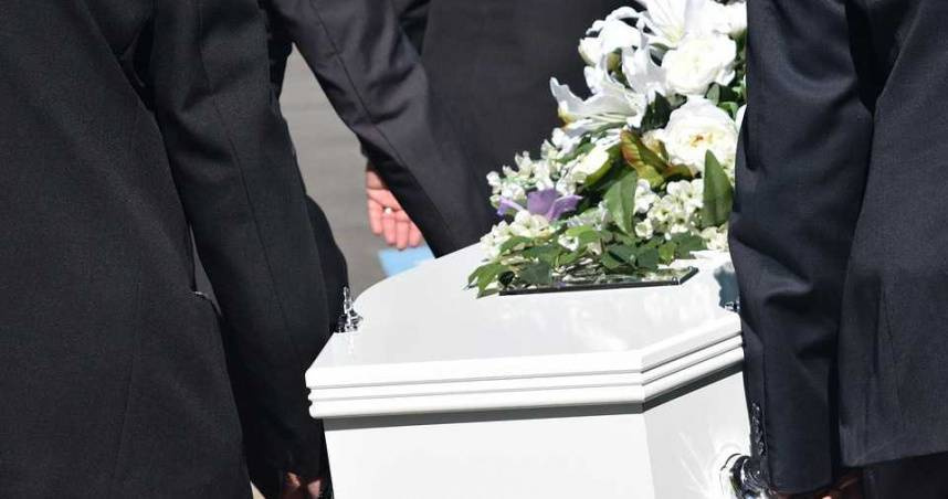 家裡做殯葬業！男友爸「硬拗辦喪事費用」：快成親家還談錢　她怒回「終看清人性」哥哥霸氣回擊
