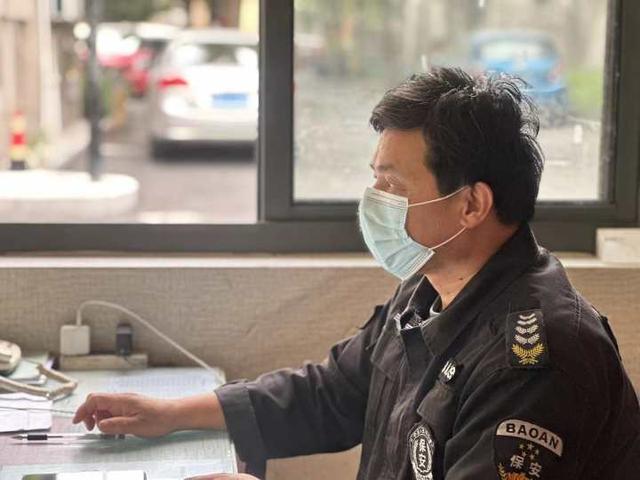 兒子欠下百萬債！57歲保全「賣房還債」一刻也不敢休息　「老婆又出車禍」堅強面對：全家平安就好