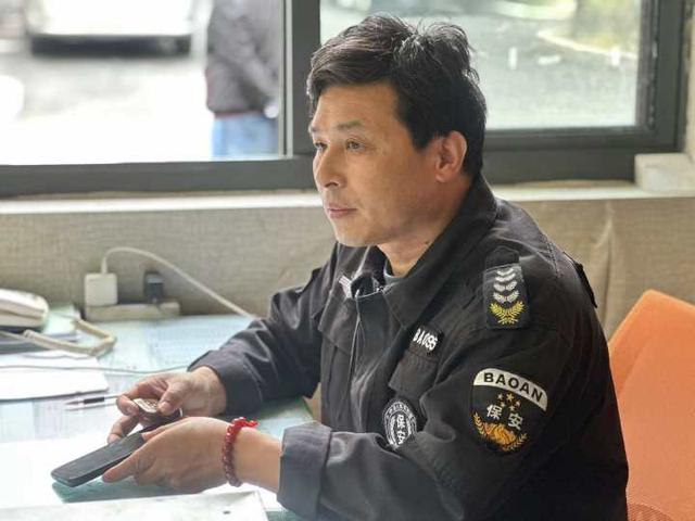 兒子欠下百萬債！57歲保全「賣房還債」一刻也不敢休息　「老婆又出車禍」堅強面對：全家平安就好