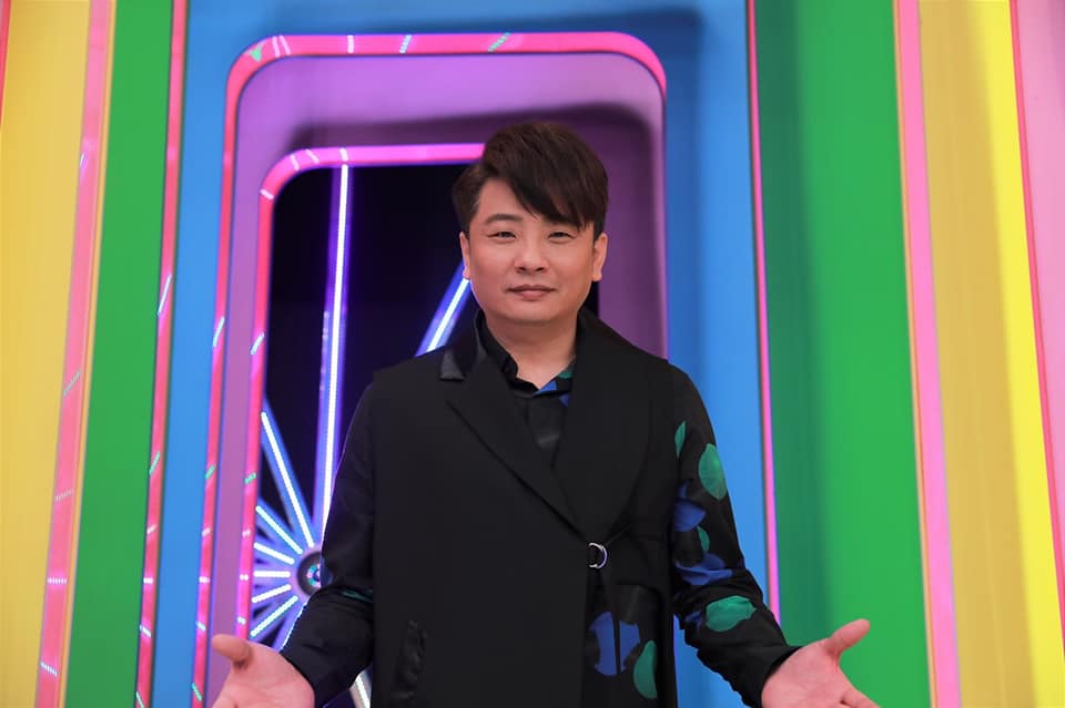 昔和許富凱拚一哥！台語歌手零收入「轉直播叫賣」月拚6位數養家　曾開吊車、做黑手「賺得比唱歌多」