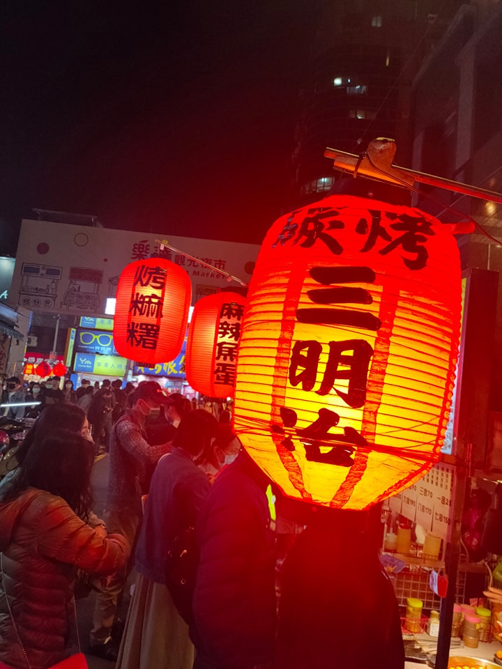 不怕別人看不起！本土劇男星「夜市擺攤5年」打四份工養妻小　「鄰居出奧步擋財路」他霸氣回擊