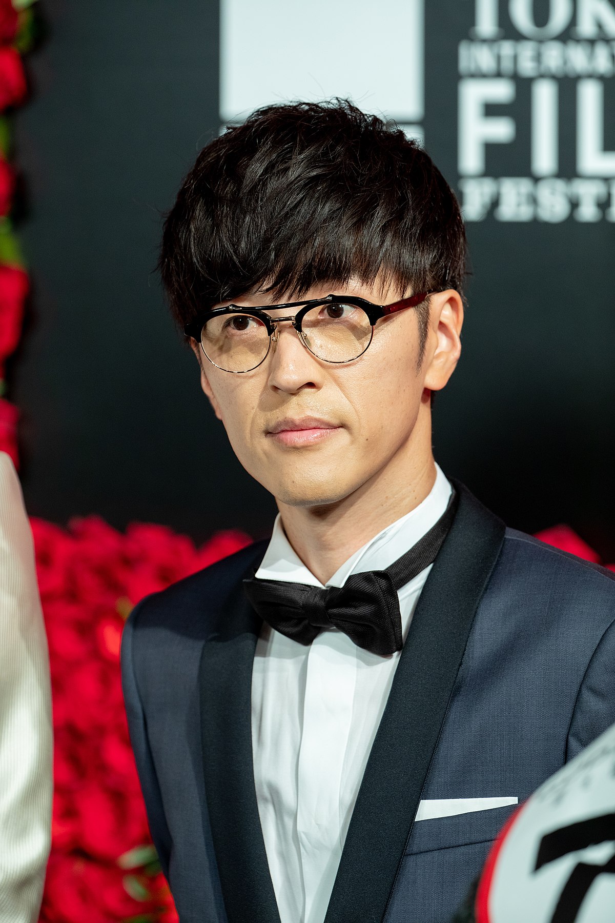 隱瞞已婚身分！49歲男星爆「出軌女作家10年」小三崩潰送醫　他現身道歉喊：「沒資格獲得原諒」