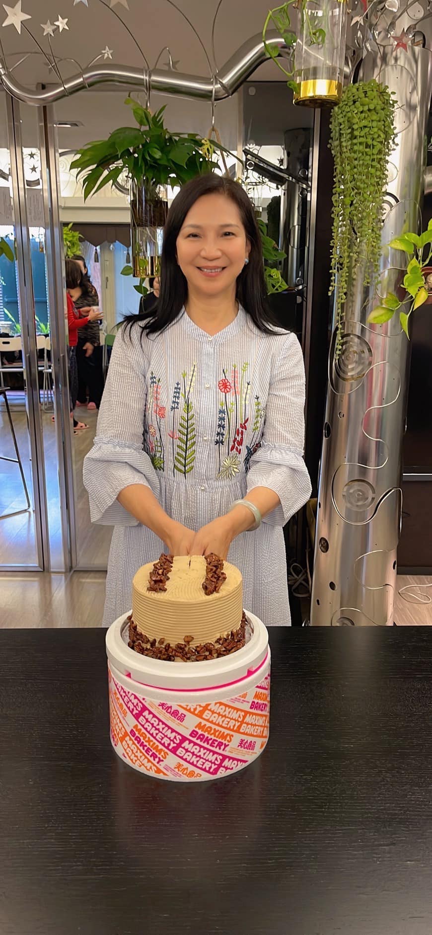 兼父職15年！小百合淚曝「前夫住進安養院」願養他一輩子　首揭婚變原因「兒女是她最大驕傲」