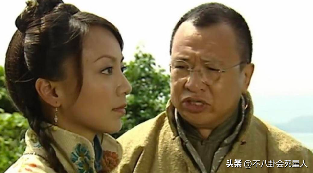 老來得女！金牌綠葉「移民新加坡30年」樂當24孝好爸爸　「買下兩層樓別墅寵妻小」為女砸錢開店