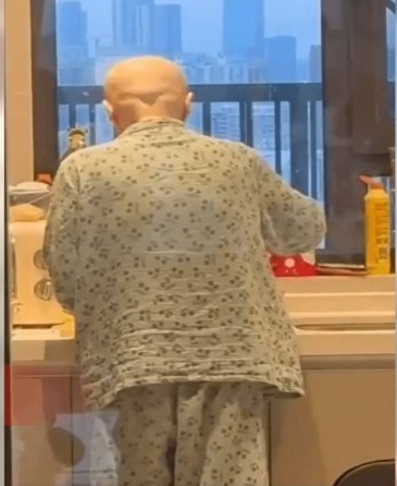偉大的母愛！癌末母過世前堅持做「最後一頓飯」　兒目睹「廚房憔悴背影」淚崩：媽媽的味道