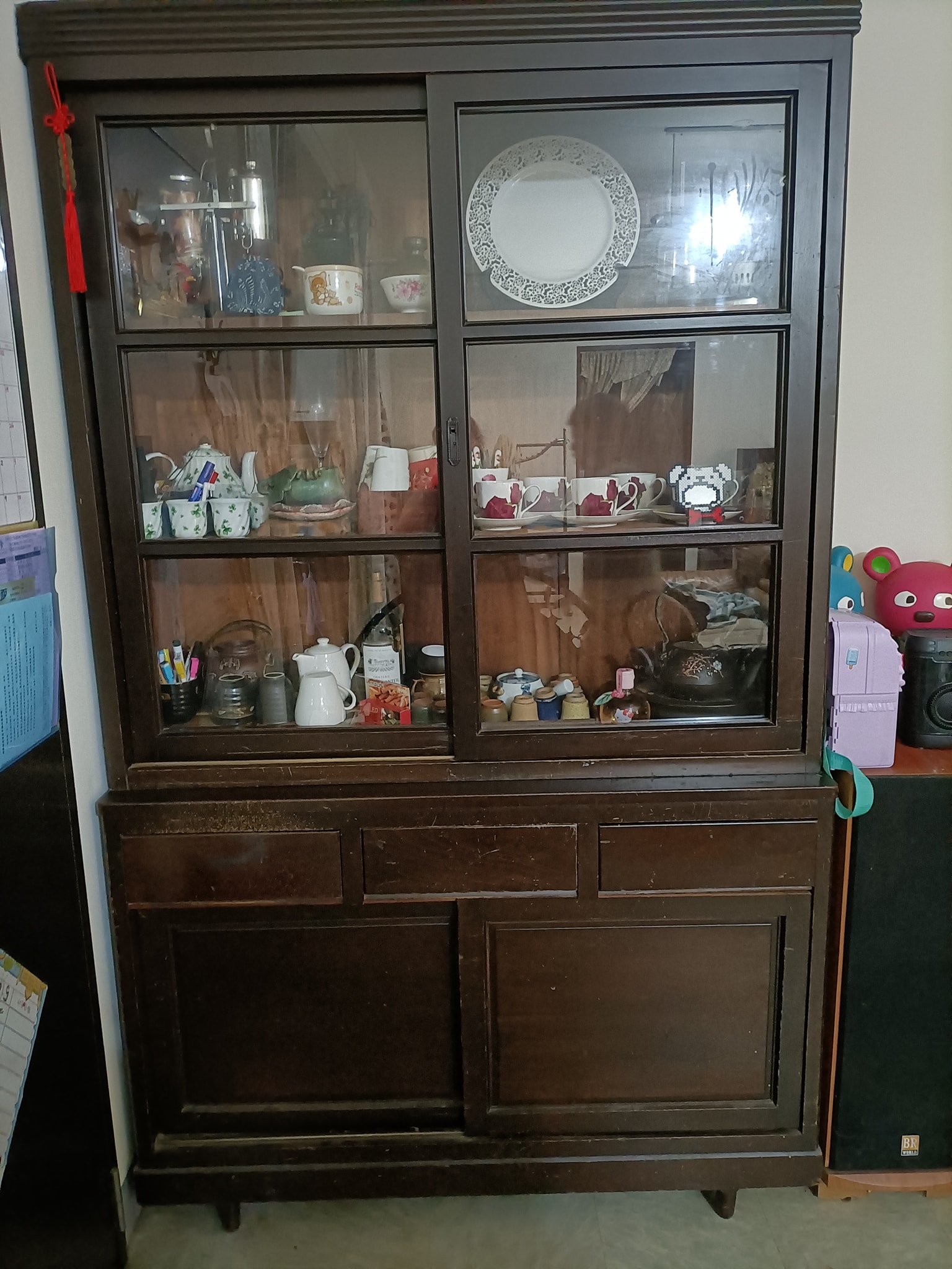 阿嬤的嫁妝！她驚見「菜櫥界的精品」將被垃圾車載走　內行人指出「上面1特徵」：富貴人家才有