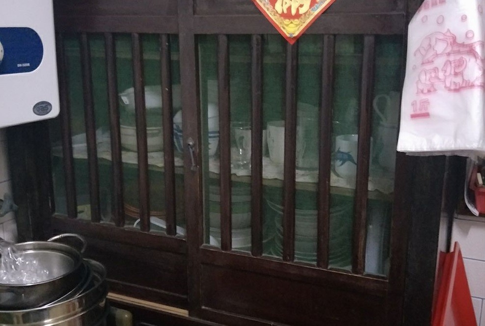 阿嬤的嫁妝！她驚見「菜櫥界的精品」將被垃圾車載走　內行人指出「上面1特徵」：富貴人家才有