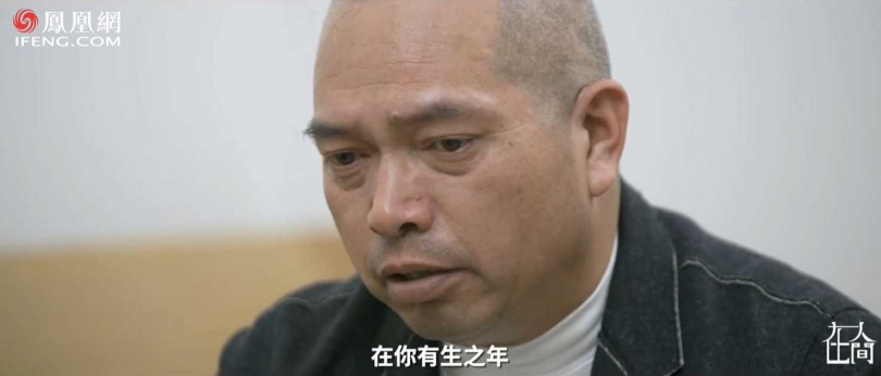 原本素不相識！離婚司機「餐廳善心舉動」結識陌生老人　自願到家中照顧「8年後獲一棟房」他卻崩潰大哭