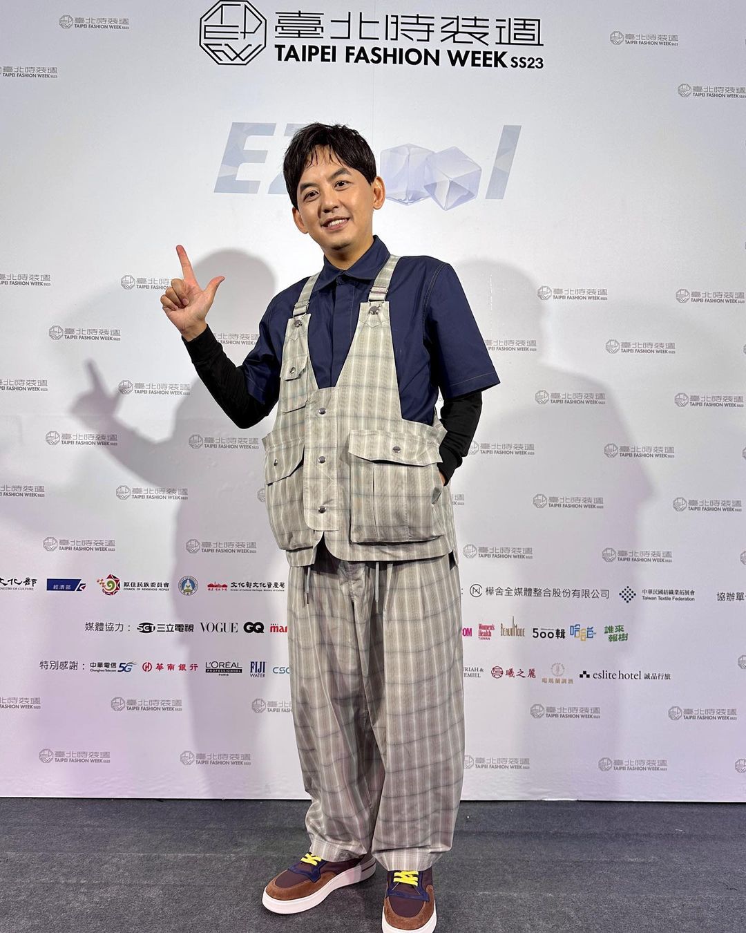 16歲離家闖蕩！黃子佼曾窮到「連一塊都要計較」靠雙手打拼　「第6度奪金鐘不自豪」默默提攜後輩