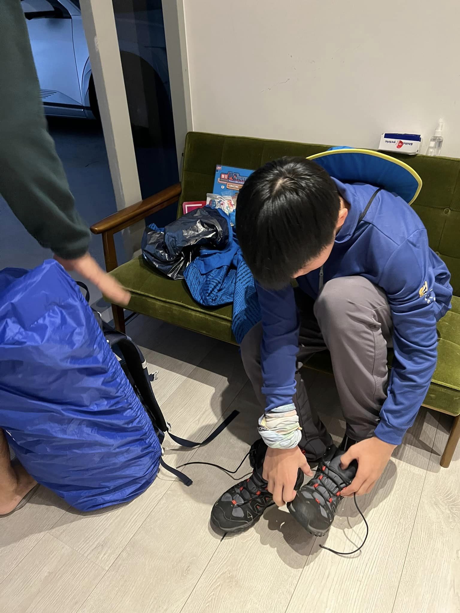 風雨無阻攻頂！陶晶瑩14歲兒「揹10公斤裝備面不改色」攀上合歡山　出門前「李李仁父愛舉動」畫面甜翻