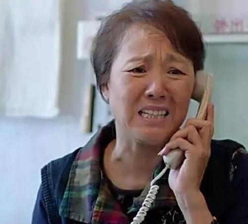 婆婆突然病倒！我天天陪床睡「2周後回家拿錢」　「老公半夜突然回來」我摀著嘴巴大哭