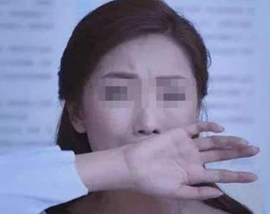 婆婆突然病倒！我天天陪床睡「2周後回家拿錢」　「老公半夜突然回來」我摀著嘴巴大哭