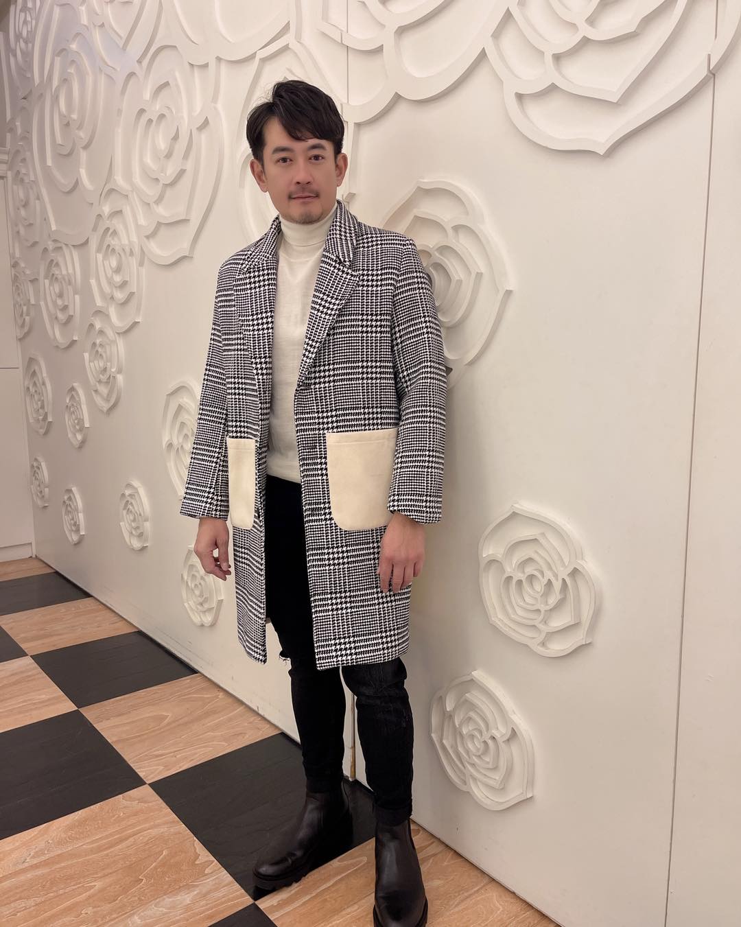 難得父子同框！《美麗人生》王威「帶14歲兒吃火鍋」帥氣不輸老爸　「低調當單親爸7年」開明教育觀被讚爆