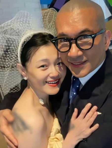 大S帶具俊曄見恩師！王偉忠見證世紀愛情「2張合照放閃藏不住」　「S媽首度同框女婿」全網嗨翻祝福