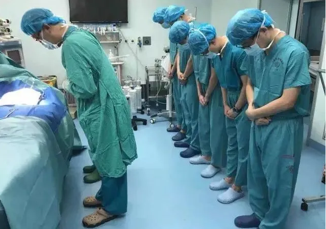 26歲男子深夜昏迷！血糖值高出十幾倍「搶救無效」離世　醫生不禁無奈搖頭：太多人愛喝它