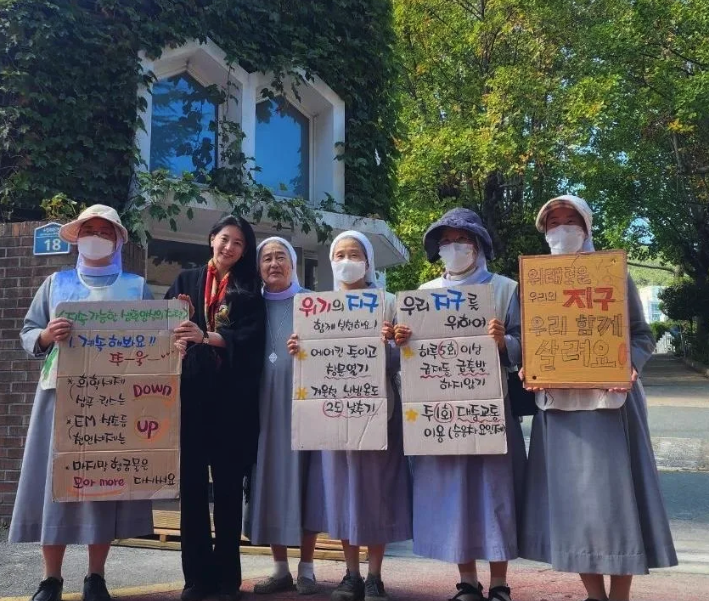 25歲愛女命喪國外！老父痛哭「沒錢送大體回家」...54歲國民天后「霸氣包下全額」：可以回家了