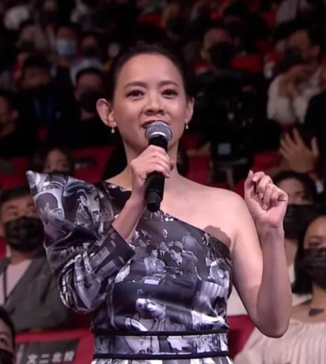 槓龜金鐘獎！曾寶儀隔天獨挑大樑「一開場主持效果十足」　全程驚喜不斷「連曾志偉都讚不絕口」