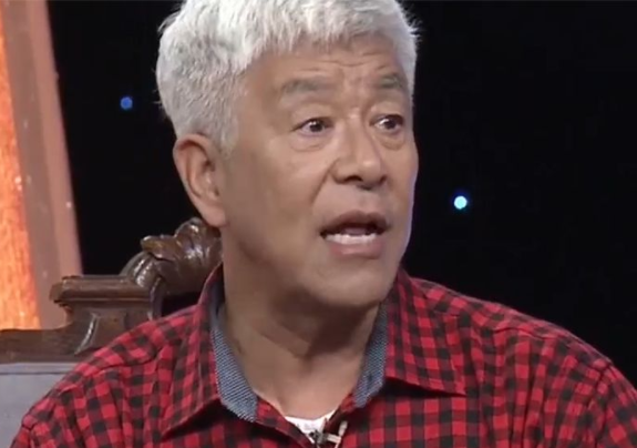 走路都吃力！老戲骨照顧「癱瘓妻子」30年　3個兒女都「啃老」77歲不敢休息：兒女好就行了
