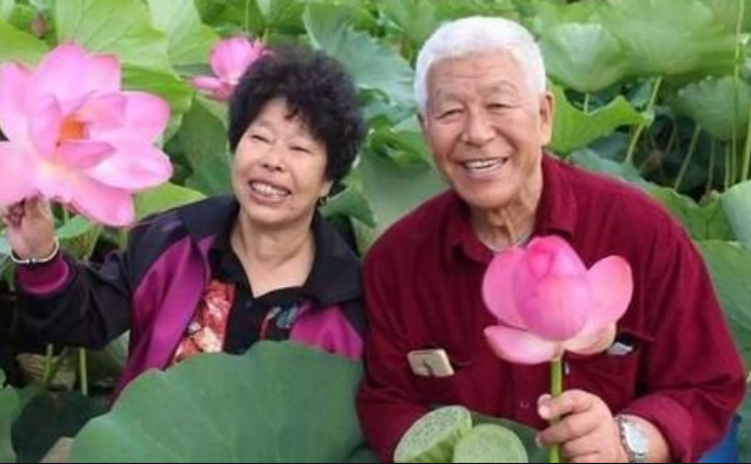走路都吃力！老戲骨照顧「癱瘓妻子」30年　3個兒女都「啃老」77歲不敢休息：兒女好就行了